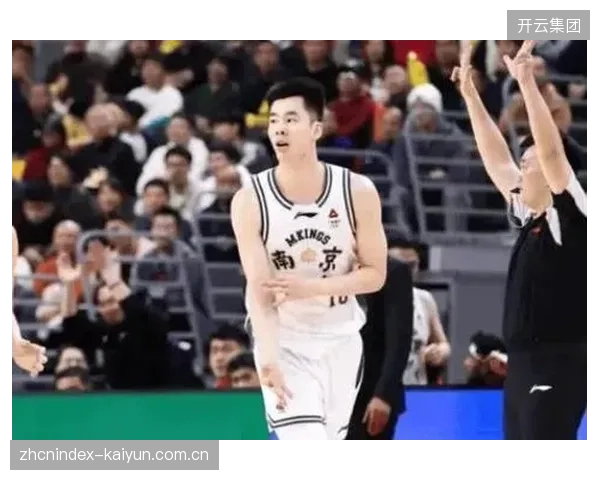 同曦或将郭昊文作为交易主体,为核心后卫王岚嵚寻找更合适的搭档。 同曦或将郭昊文作为交易主体,为核心后卫王岚嵚寻找更合适的搭档。